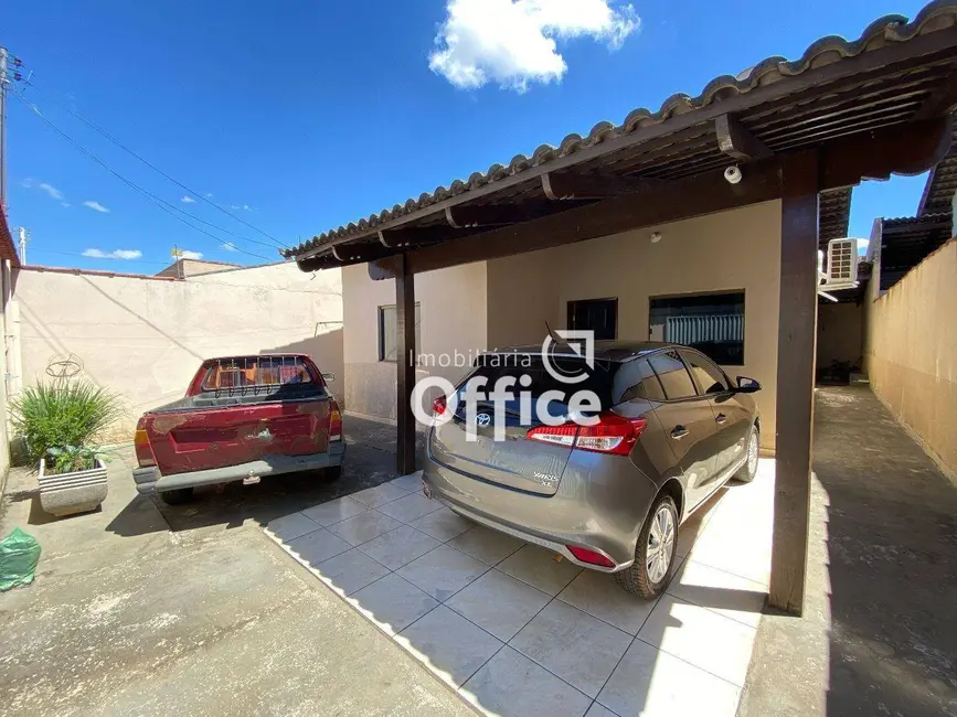Casa com 3 quartos à venda, 200m2 em Residencial Tangará, Anapolis - GO - imagem 3 Foto 3 de Casa com 3 quartos à venda, 200m2 em Residencial Tangará, Anapolis - GO