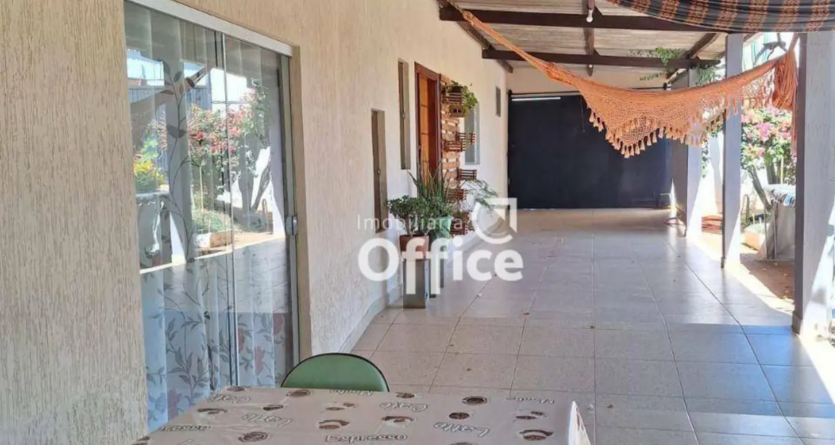 Casa com 3 quartos à venda, 300m2 em Residencial Mônica Braga, Anapolis - GO - imagem 4 Foto 4 de Casa com 3 quartos à venda, 300m2 em Residencial Mônica Braga, Anapolis - GO