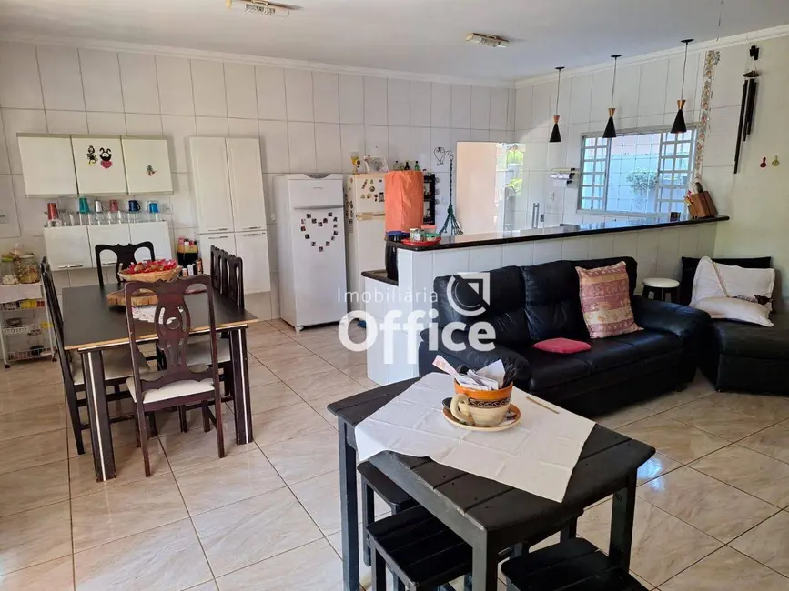 Casa com 3 quartos à venda, 300m2 em Residencial Mônica Braga, Anapolis - GO - imagem 5 Foto 5 de Casa com 3 quartos à venda, 300m2 em Residencial Mônica Braga, Anapolis - GO