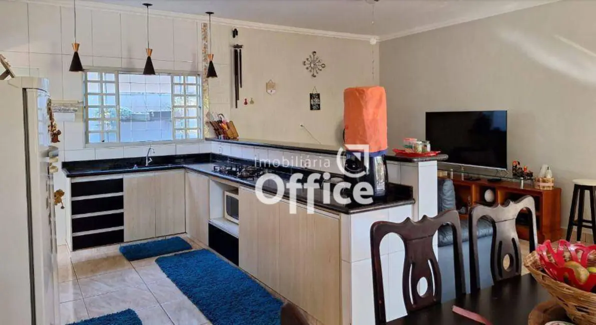 Casa com 3 quartos à venda, 300m2 em Residencial Mônica Braga, Anapolis - GO - imagem 6 Foto 6 de Casa com 3 quartos à venda, 300m2 em Residencial Mônica Braga, Anapolis - GO