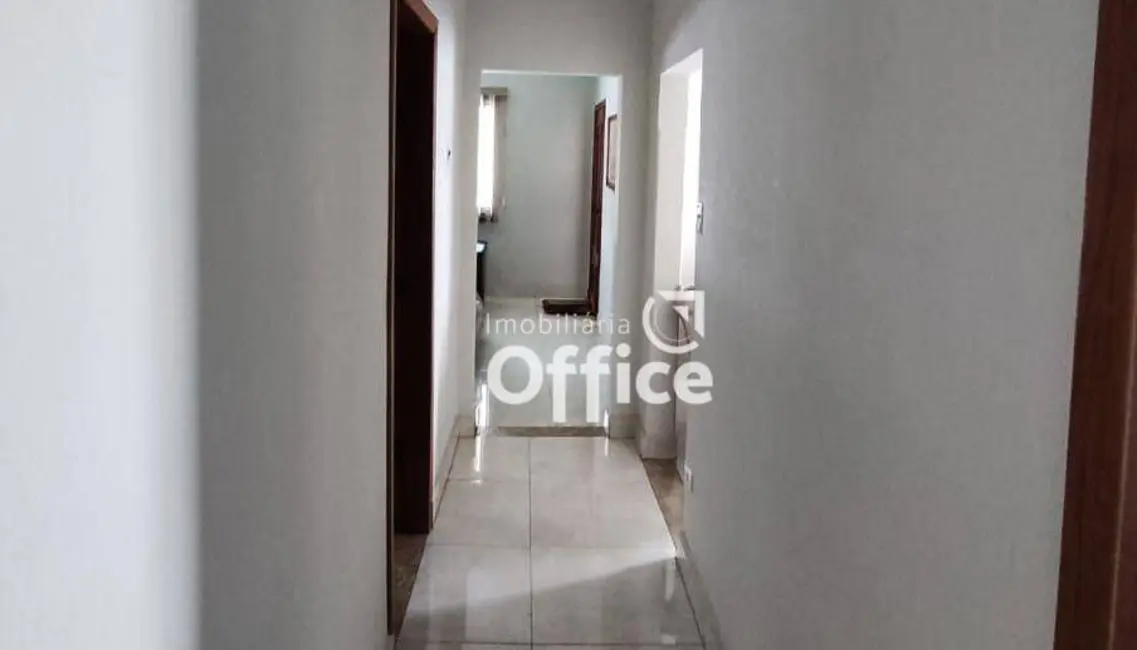 Casa com 3 quartos à venda, 320m2 em Setor Central, Anapolis - GO - imagem 7 Foto 7 de Casa com 3 quartos à venda, 320m2 em Setor Central, Anapolis - GO