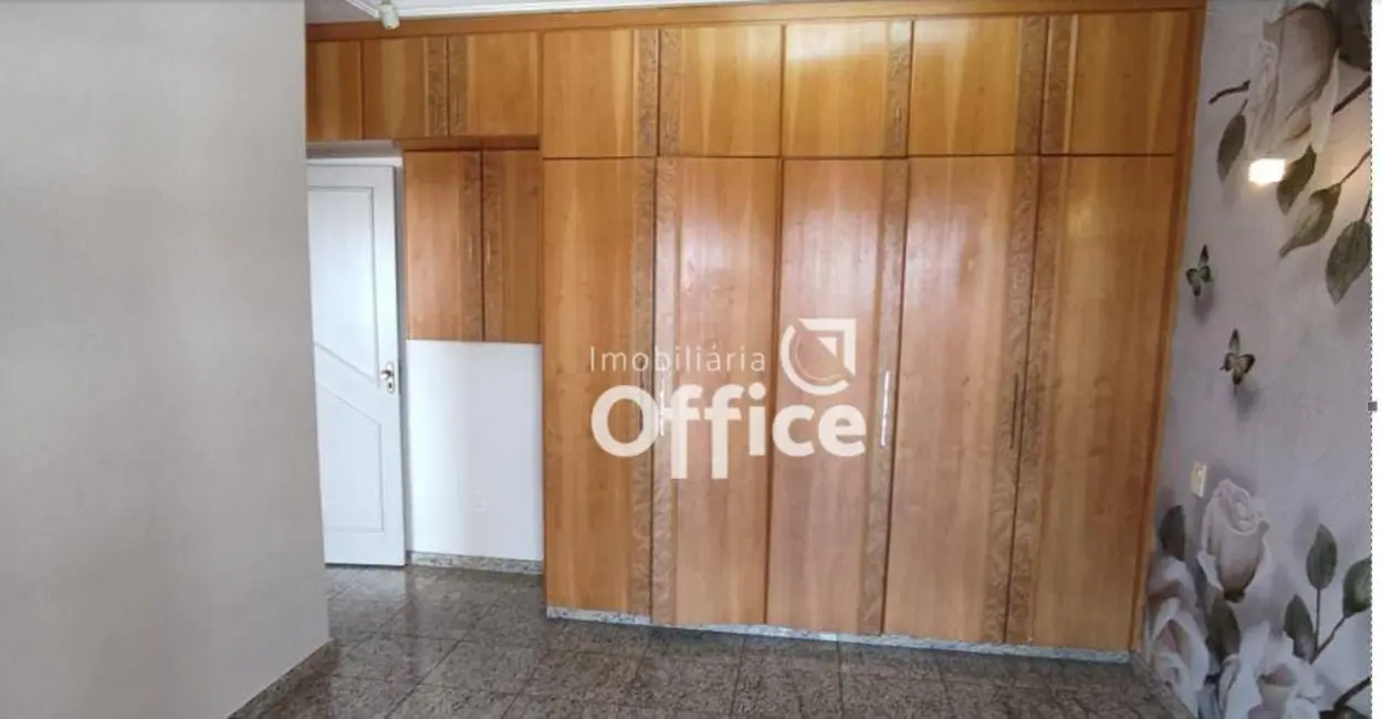 Casa com 3 quartos à venda, 450m2 em Anápolis City, Anapolis - GO - imagem 6 Foto 6 de Casa com 3 quartos à venda, 450m2 em Anápolis City, Anapolis - GO