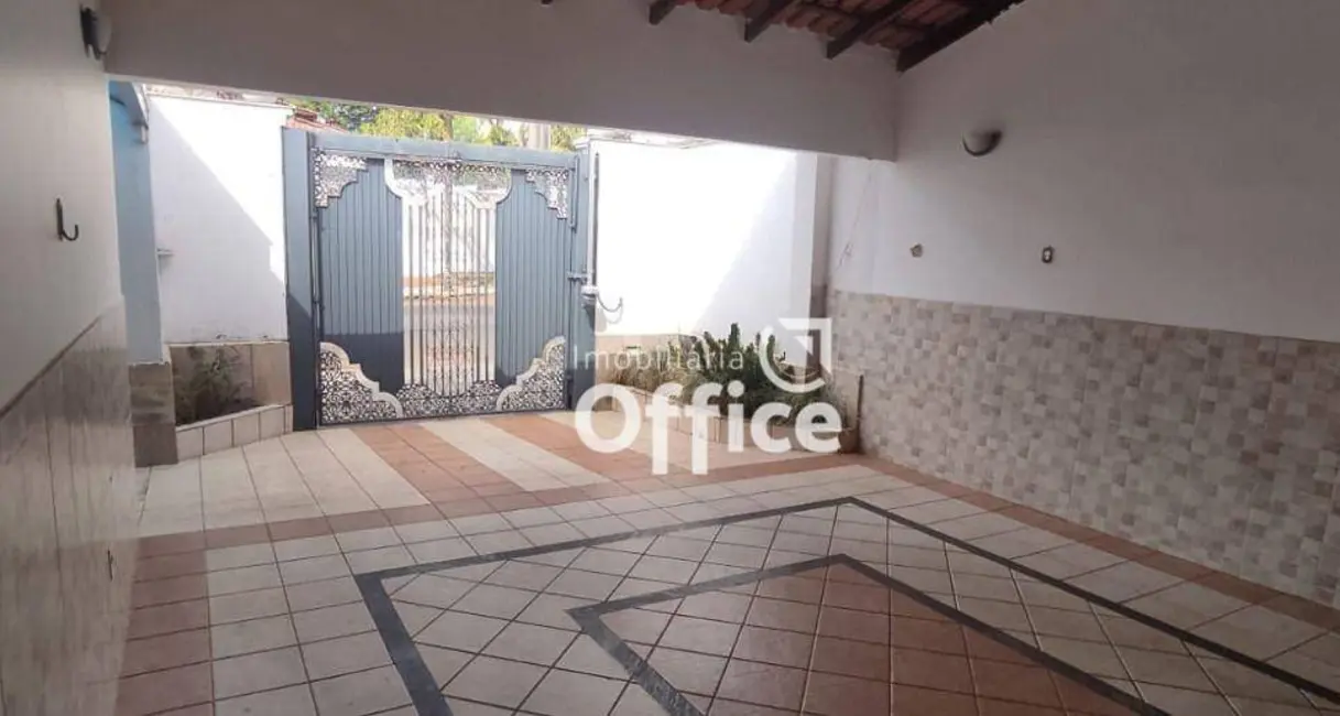 Casa com 3 quartos à venda, 450m2 em Anápolis City, Anapolis - GO - imagem 2 Foto 2 de Casa com 3 quartos à venda, 450m2 em Anápolis City, Anapolis - GO