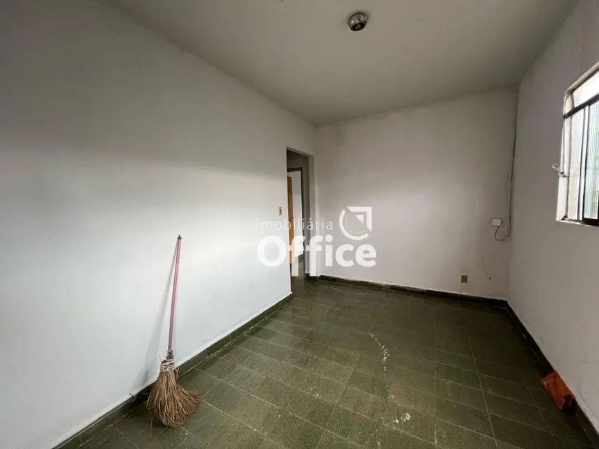 Foto 2 de Kitnet com 3 quartos para alugar, 75m2 em Jardim Bela Vista, Anapolis - GO