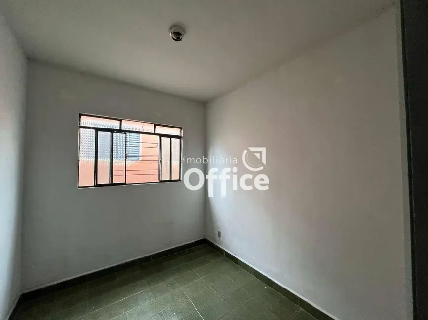 Foto 4 de Kitnet com 3 quartos para alugar, 75m2 em Jardim Bela Vista, Anapolis - GO
