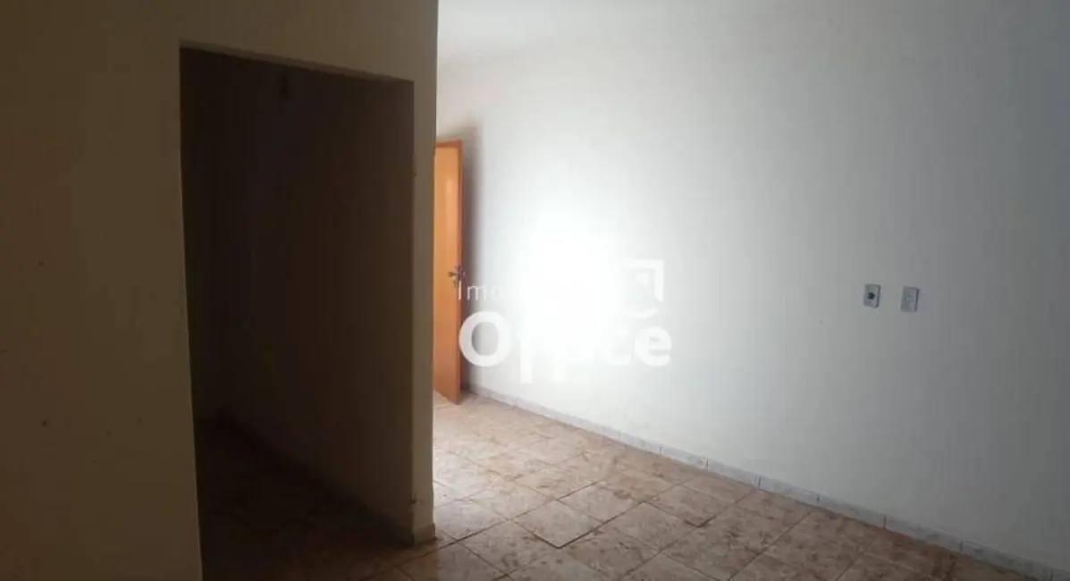 Casa com 2 quartos à venda, 347m2 em Santo André, Anapolis - GO - imagem 3 Foto 3 de Casa com 2 quartos à venda, 347m2 em Santo André, Anapolis - GO