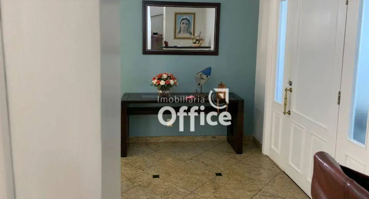 Casa com 3 quartos à venda, 400m2 em Setor Central, Anapolis - GO - imagem 6 Foto 6 de Casa com 3 quartos à venda, 400m2 em Setor Central, Anapolis - GO