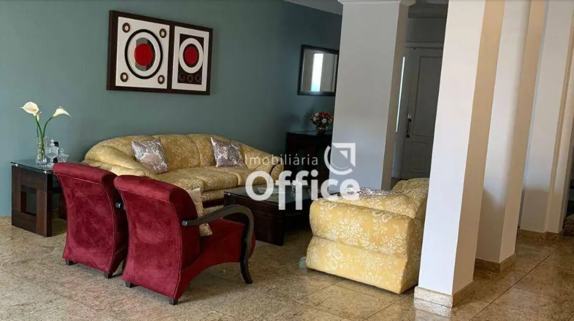 Casa com 3 quartos à venda, 400m2 em Setor Central, Anapolis - GO - imagem 2 Foto 2 de Casa com 3 quartos à venda, 400m2 em Setor Central, Anapolis - GO