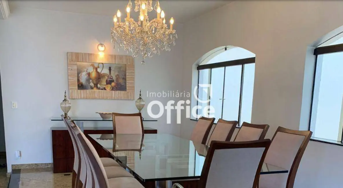 Casa com 3 quartos à venda, 400m2 em Setor Central, Anapolis - GO - imagem 4 Foto 4 de Casa com 3 quartos à venda, 400m2 em Setor Central, Anapolis - GO