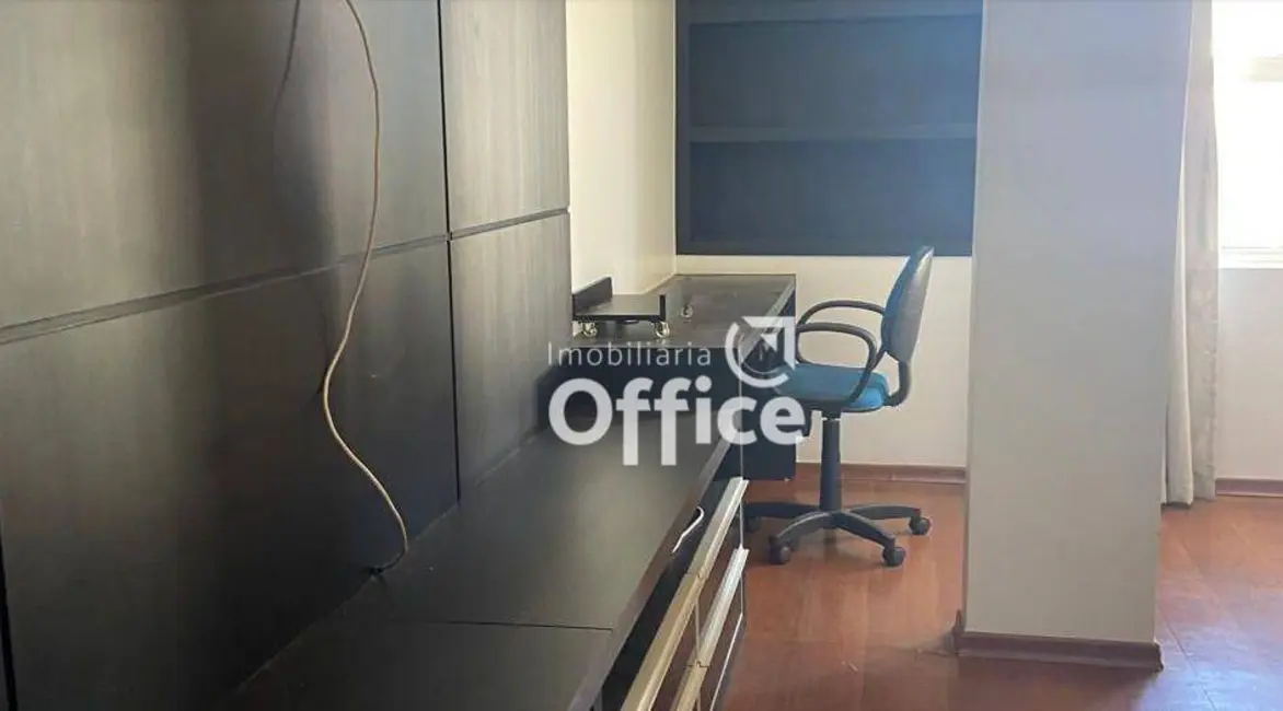 Casa com 3 quartos à venda, 400m2 em Setor Central, Anapolis - GO - imagem 9 Foto 9 de Casa com 3 quartos à venda, 400m2 em Setor Central, Anapolis - GO