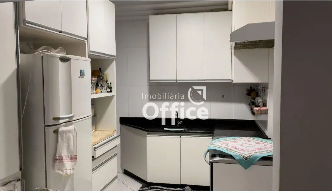 Foto 2 de Apartamento com 3 quartos à venda, 84m2 em Vila Jaiara, Anapolis - GO