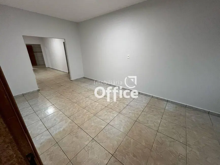 Casa com 3 quartos à venda, 300m2 em Lourdes, Anapolis - GO - imagem 3 Foto 3 de Casa com 3 quartos à venda, 300m2 em Lourdes, Anapolis - GO