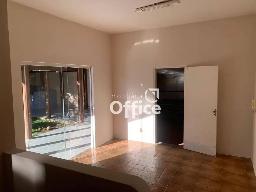 Foto 2 de Casa com 2 quartos à venda, 500m2 em Dom Pedro II, Anapolis - GO