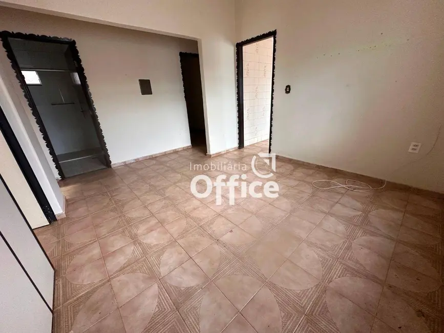 Foto 6 de Casa com 3 quartos à venda, 300m2 em Vila Jaiara, Anapolis - GO