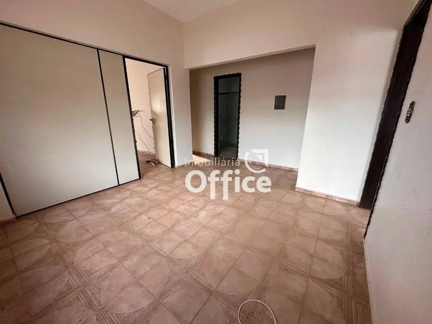 Foto 7 de Casa com 3 quartos à venda, 300m2 em Vila Jaiara, Anapolis - GO