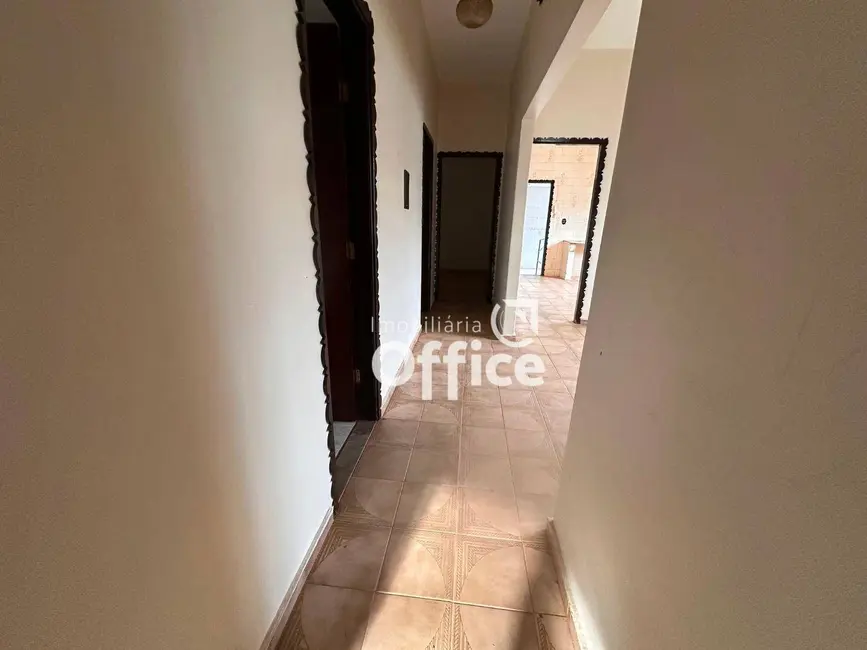Foto 9 de Casa com 3 quartos à venda, 300m2 em Vila Jaiara, Anapolis - GO