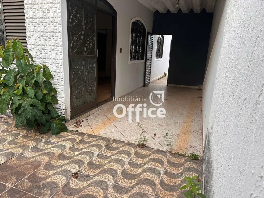 Foto 2 de Casa com 3 quartos à venda, 300m2 em Vila Jaiara, Anapolis - GO