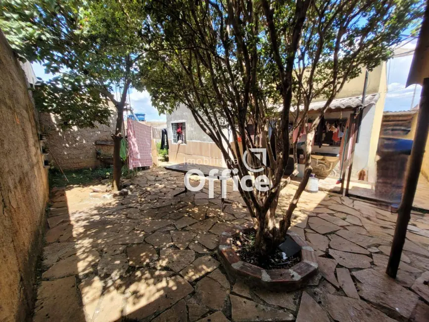 Foto 4 de Casa com 3 quartos à venda, 300m2 em Anapolis - GO