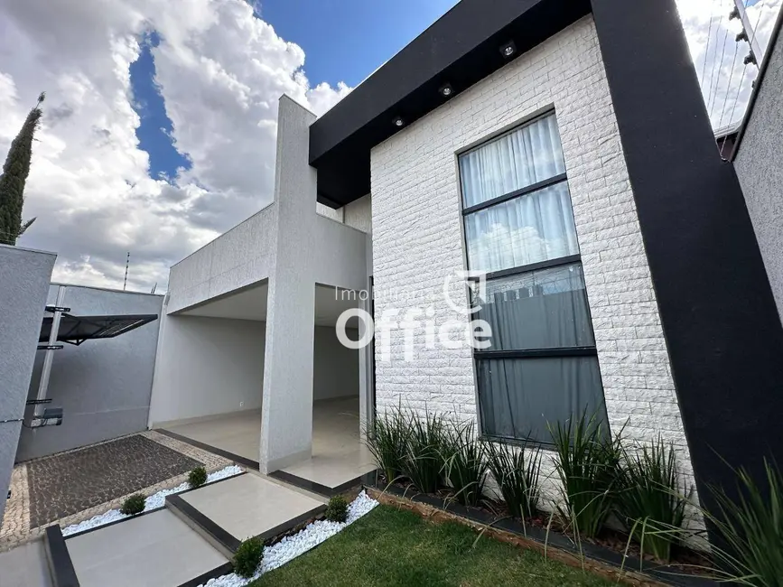 Foto 2 de Casa com 3 quartos à venda, 300m2 em Jardim Ana Paula, Anapolis - GO
