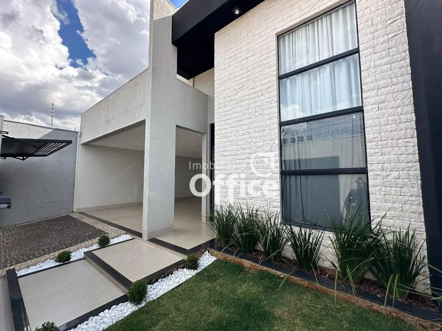 Foto 3 de Casa com 3 quartos à venda, 300m2 em Jardim Ana Paula, Anapolis - GO