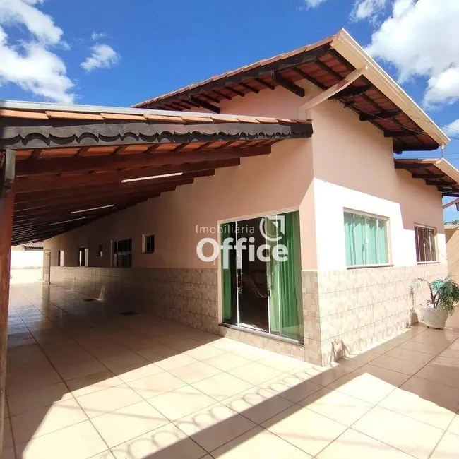 Foto 3 de Casa com 3 quartos à venda, 480m2 em Vila Jaiara, Anapolis - GO