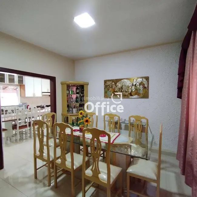 Foto 5 de Casa com 3 quartos à venda, 480m2 em Vila Jaiara, Anapolis - GO