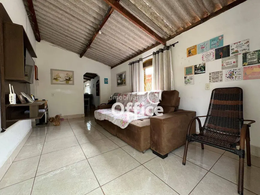 Foto 2 de Casa com 2 quartos à venda, 300m2 em Víviam Parque, Anapolis - GO