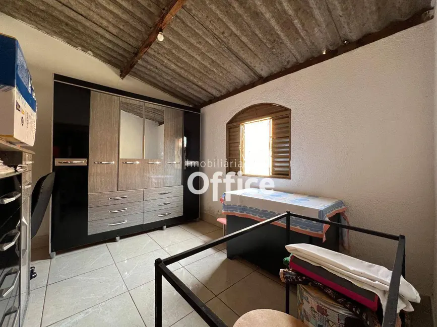 Foto 6 de Casa com 2 quartos à venda, 300m2 em Víviam Parque, Anapolis - GO