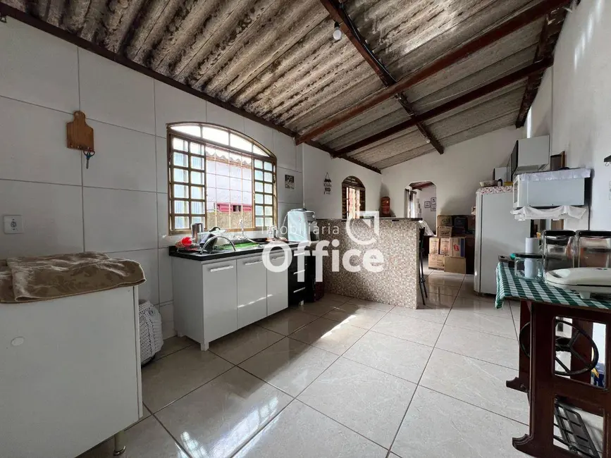 Foto 4 de Casa com 2 quartos à venda, 300m2 em Víviam Parque, Anapolis - GO