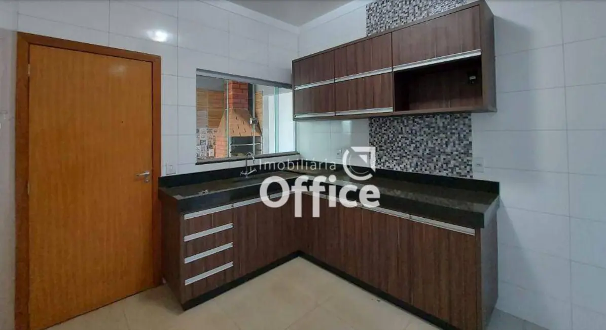Casa com 3 quartos à venda, 200m2 em Parque Brasília 2ª Etapa, Anapolis - GO - imagem 3 Foto 3 de Casa com 3 quartos à venda, 200m2 em Parque Brasília 2ª Etapa, Anapolis - GO