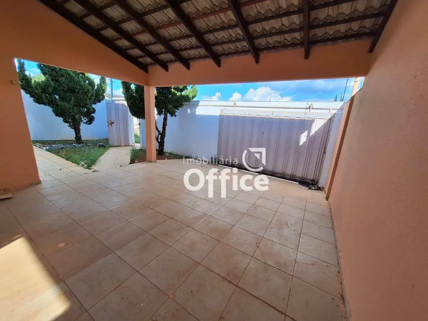 Foto 2 de Casa com 3 quartos à venda, 300m2 em Residencial Flor do Cerrado, Anapolis - GO