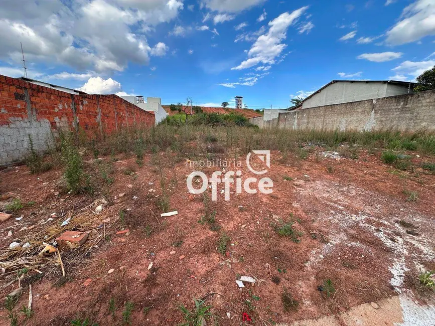 Foto 1 de Terreno / Lote à venda, 600m2 em Víviam Parque, Anapolis - GO