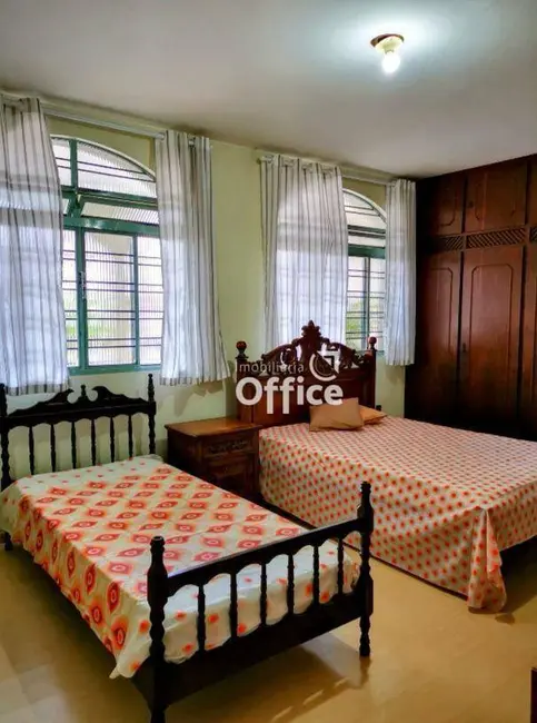 Foto 2 de Casa com 4 quartos à venda, 330m2 em Vila Góis, Anapolis - GO