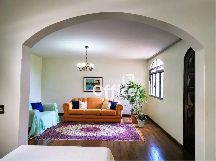 Foto 5 de Casa com 4 quartos à venda, 330m2 em Vila Góis, Anapolis - GO