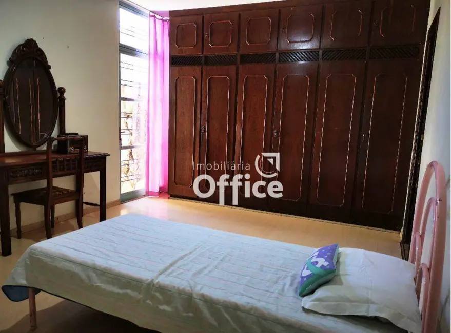 Foto 4 de Casa com 4 quartos à venda, 330m2 em Vila Góis, Anapolis - GO