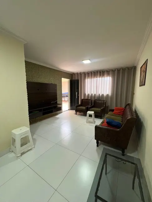 Foto 2 de Casa com 3 quartos à venda, 500m2 em Frei Eustáquio, Anapolis - GO