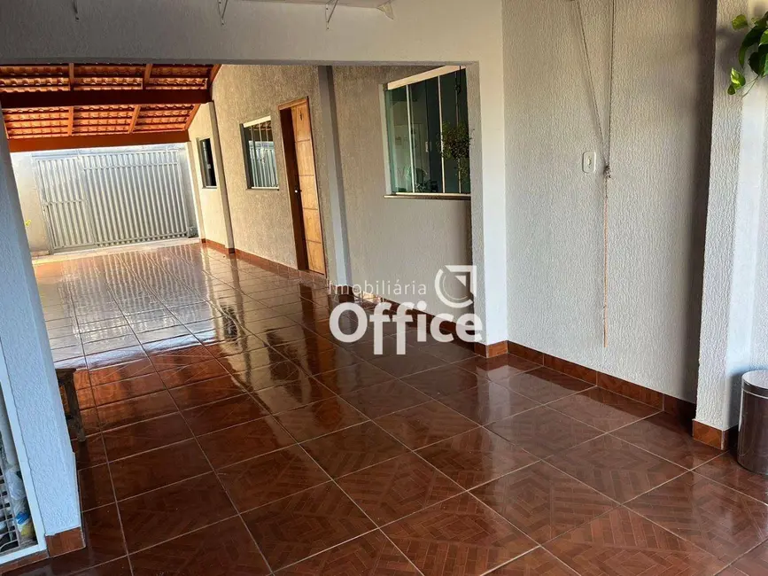Casa com 3 quartos à venda, 360m2 em São Carlos, Anapolis - GO - imagem 2 Foto 2 de Casa com 3 quartos à venda, 360m2 em São Carlos, Anapolis - GO