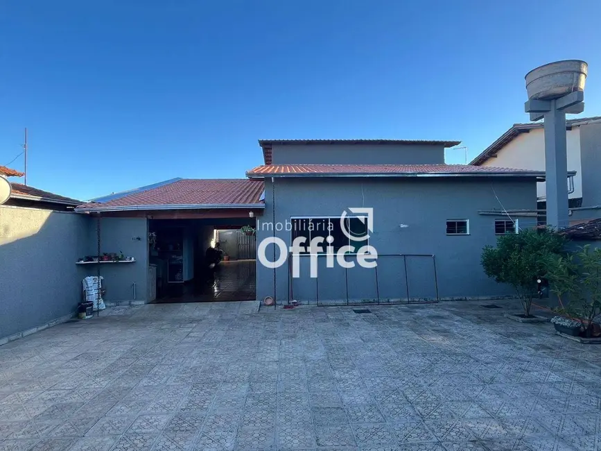 Casa com 3 quartos à venda, 360m2 em São Carlos, Anapolis - GO - imagem 8 Foto 8 de Casa com 3 quartos à venda, 360m2 em São Carlos, Anapolis - GO