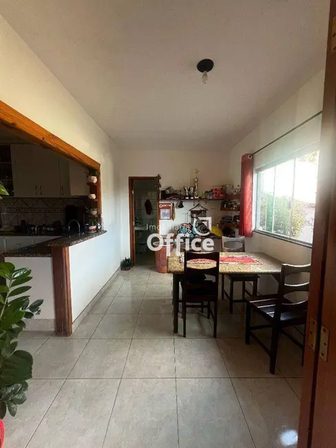 Casa com 3 quartos à venda, 360m2 em São Carlos, Anapolis - GO - imagem 4 Foto 4 de Casa com 3 quartos à venda, 360m2 em São Carlos, Anapolis - GO