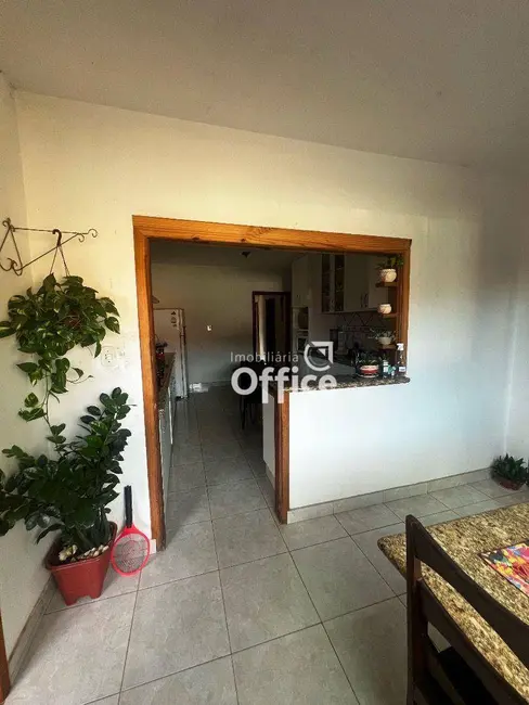 Casa com 3 quartos à venda, 360m2 em São Carlos, Anapolis - GO - imagem 5 Foto 5 de Casa com 3 quartos à venda, 360m2 em São Carlos, Anapolis - GO