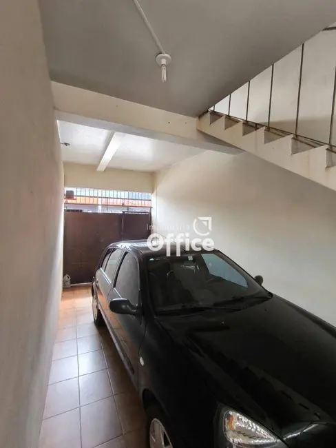 Foto 2 de Sobrado com 3 quartos à venda, 300m2 em Vila Jussara, Anapolis - GO