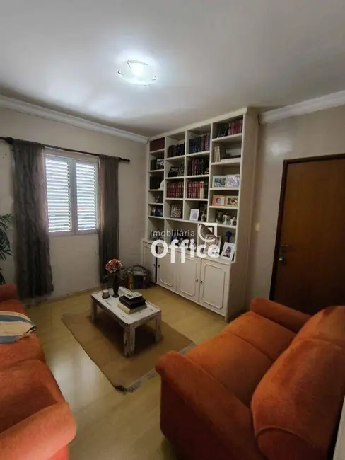 Foto 9 de Sobrado com 3 quartos à venda, 300m2 em Vila Jussara, Anapolis - GO