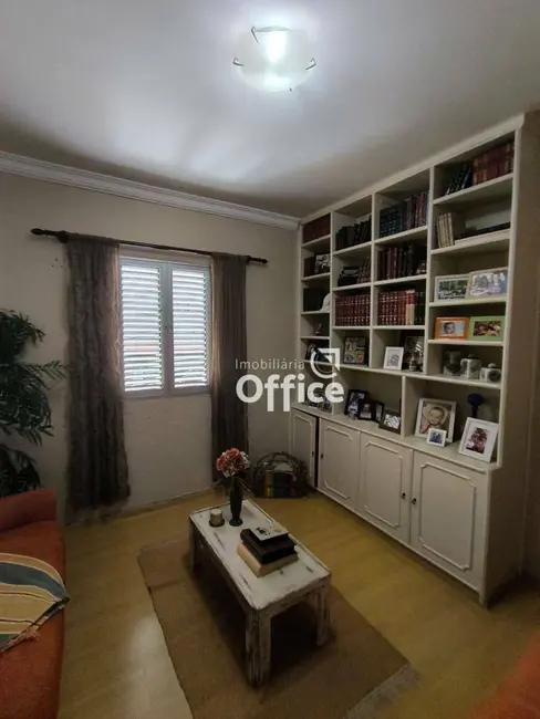 Foto 8 de Sobrado com 3 quartos à venda, 300m2 em Vila Jussara, Anapolis - GO