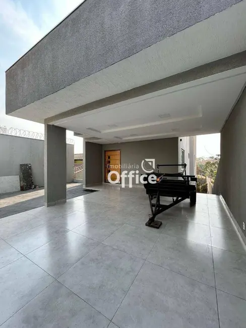 Foto 2 de Sobrado com 3 quartos para alugar, 240m2 em Anexo Itamaraty, Anapolis - GO