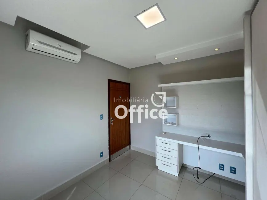 Foto 8 de Sobrado com 3 quartos para alugar, 240m2 em Anexo Itamaraty, Anapolis - GO