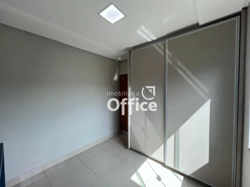 Foto 7 de Sobrado com 3 quartos para alugar, 240m2 em Anexo Itamaraty, Anapolis - GO