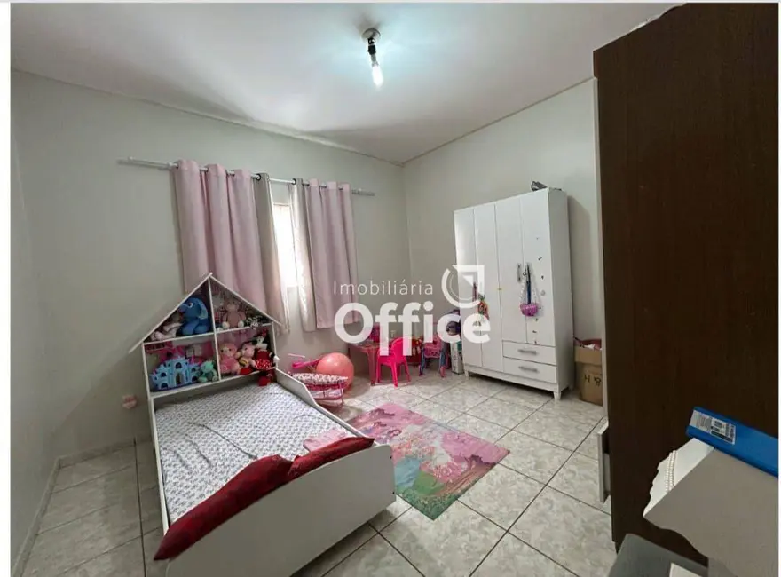 Foto 2 de Casa com 2 quartos à venda, 300m2 em Itamaraty 4ª Etapa, Anapolis - GO