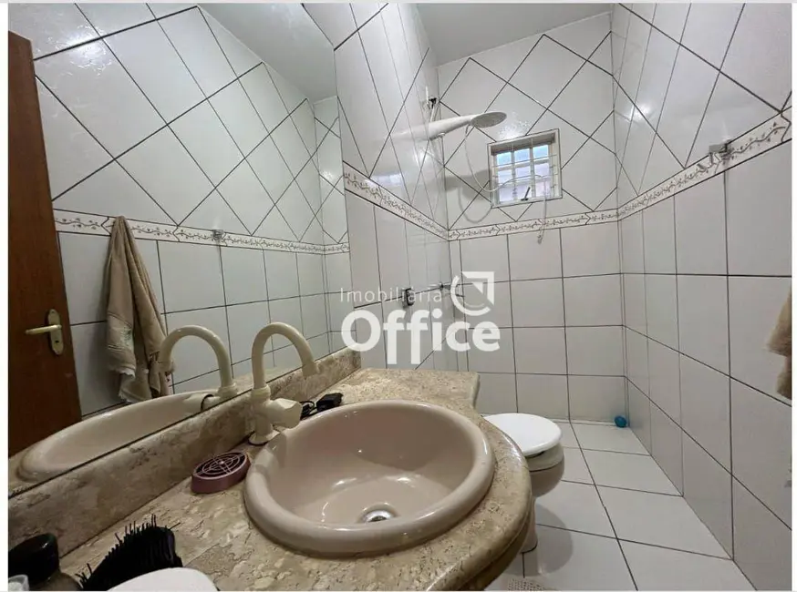 Foto 3 de Casa com 2 quartos à venda, 300m2 em Itamaraty 4ª Etapa, Anapolis - GO