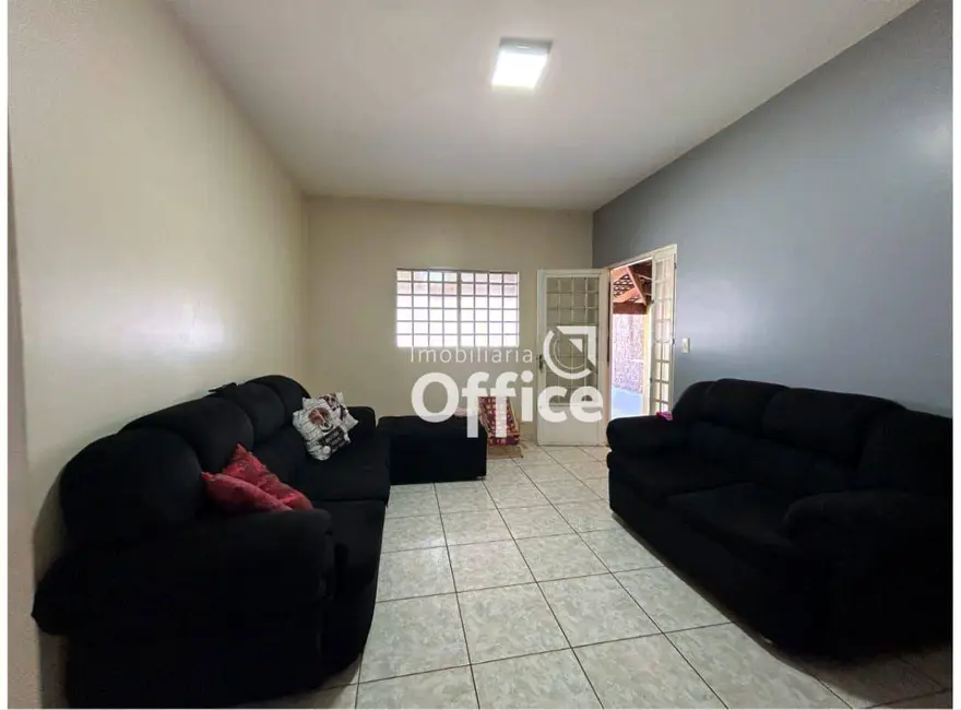 Foto 1 de Casa com 2 quartos à venda, 300m2 em Itamaraty 4ª Etapa, Anapolis - GO