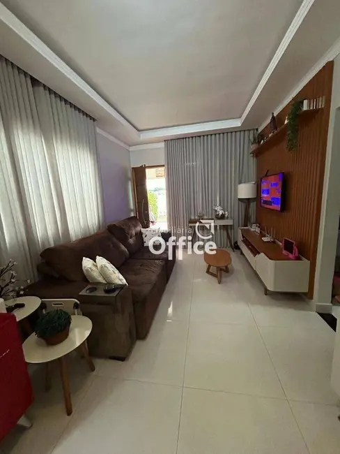 Foto 3 de Casa de Condomínio com 3 quartos à venda, 500m2 em Residencial Araguaia, Anapolis - GO